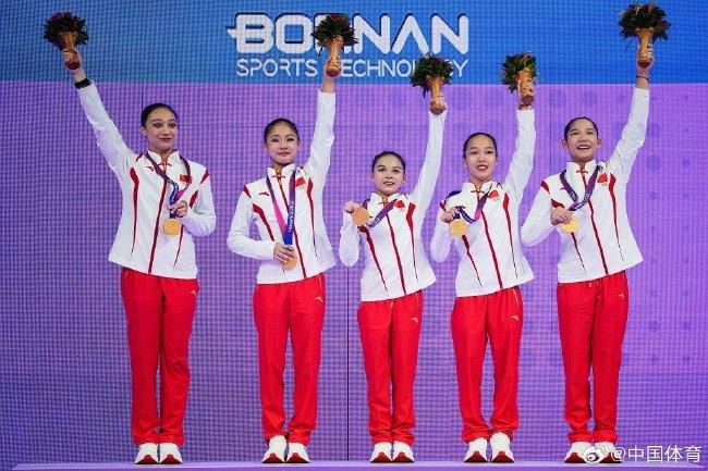 本剧讲述了一个性情纯真事业蹉跎的青年周以泽，与来自月光之城得了病毒的月瑶之间的忌讳之恋。在解救爱人和匹敌恶权势的进程中，美好的恋爱冲淡了所有的不安和惊骇，提倡真爱长存、公理不灭的永久主题。